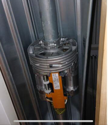 Installation moteur central de rideau métallique à Soisy-sous-Montmorency