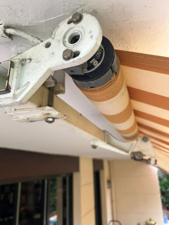 Moteur Somfy filaire de store banne à remplacer à la Garenne Colombes 92250